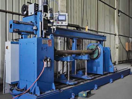 Fully automatic submerged arc welding machine