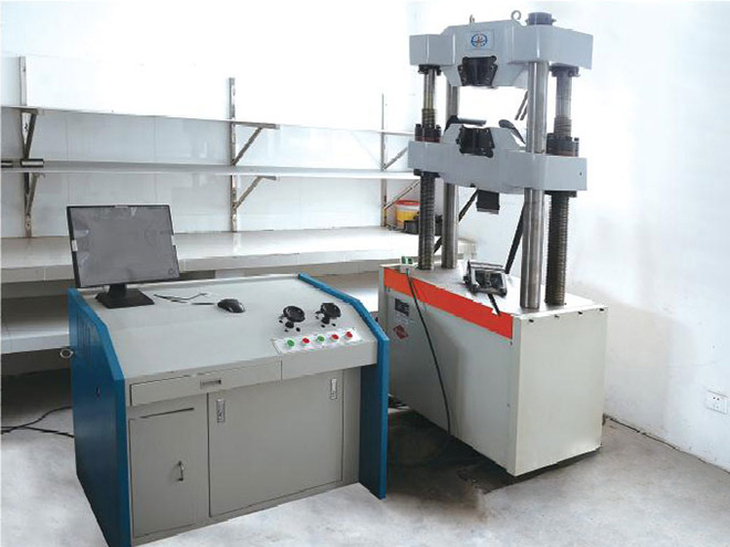 Hydraulic universal testing machine